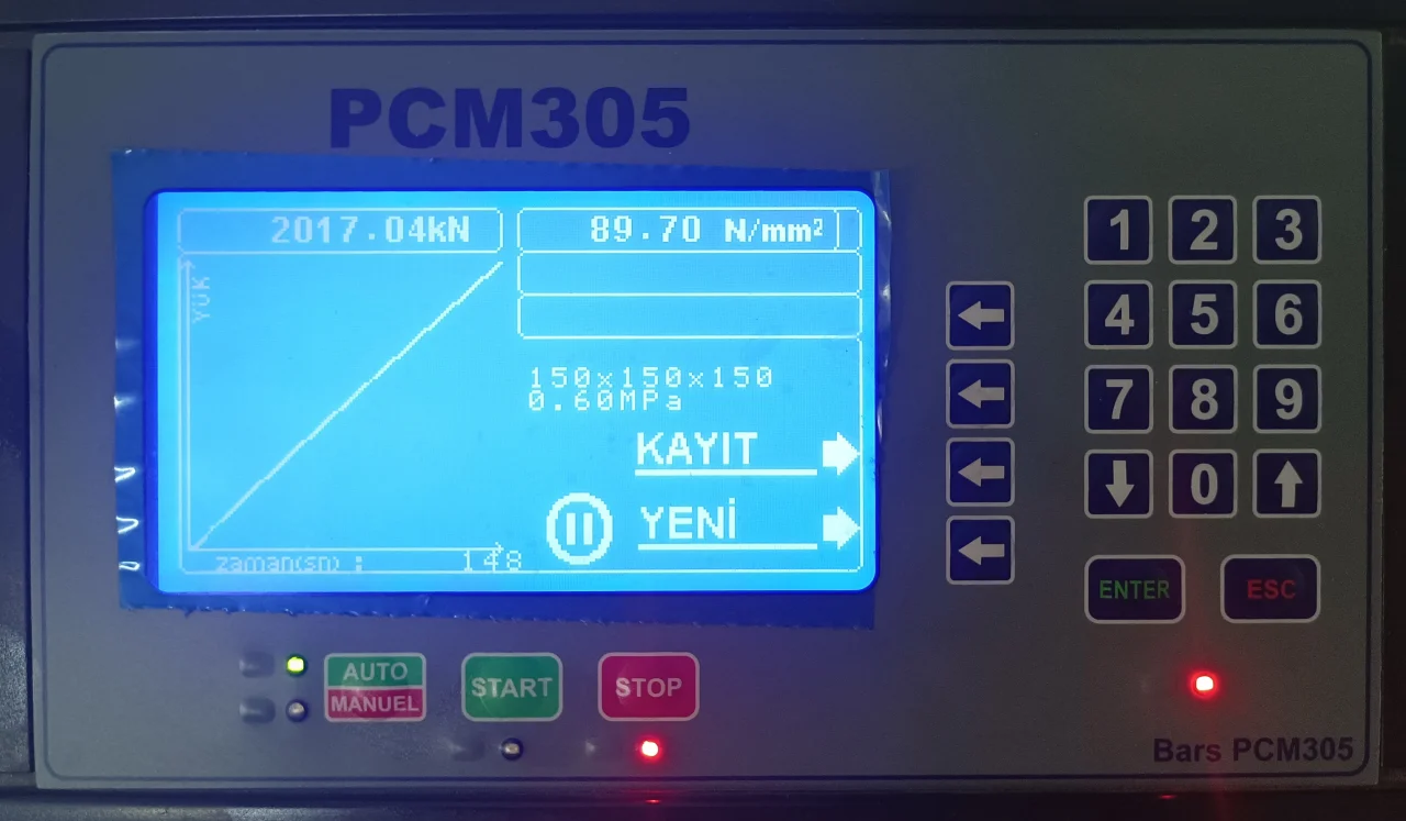 Betonpresse 3000 kN Kapazität