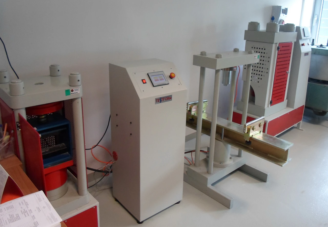 Prensa de Teste de Compressão & Flexão de Beton 2000 kN - 50 kN, com Tela Touch