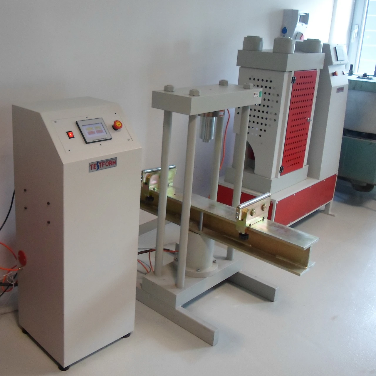 Beton Basma & Eğilme Test Presi 2000 kN - 50 kN Kapasiteli, Dokunmatik Ekran