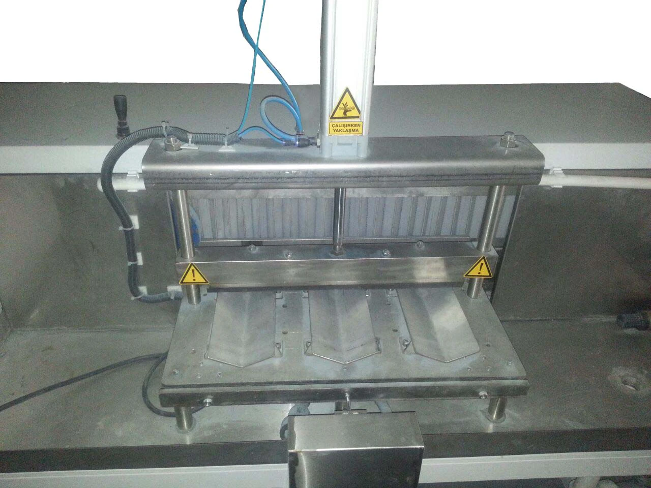 جهاز تصحيح العينات تلقائيًا / جهاز التلميع