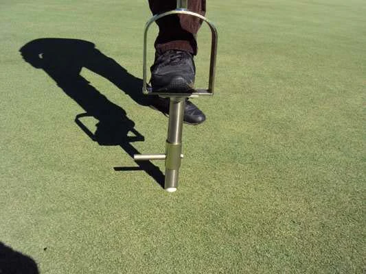 Recolector de muestras de suelo con punta de clavo