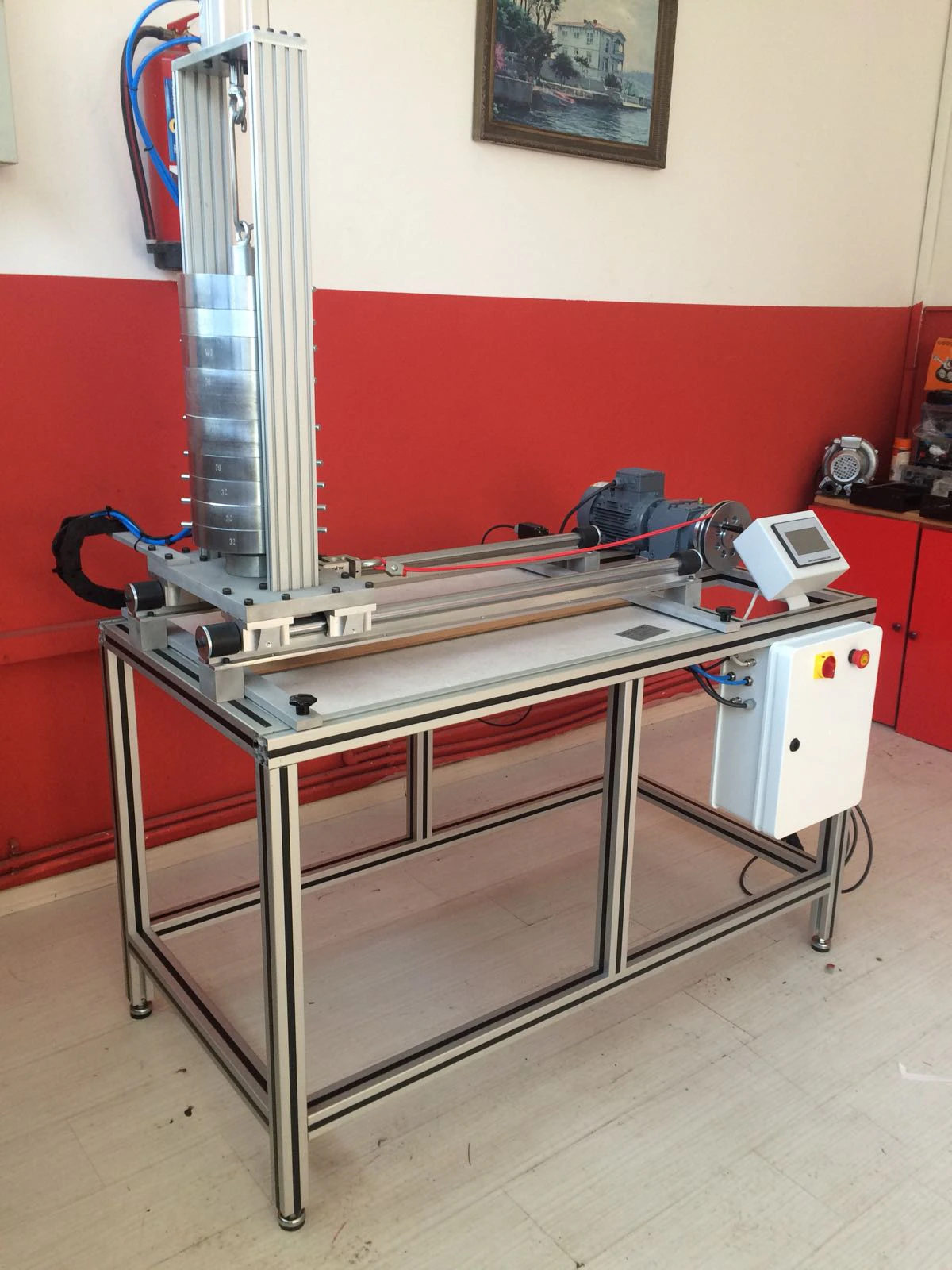 تحديد تأثير الحركة المقلدة لقدم الأثاث على الأرضيات المرنة